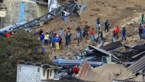 11 νεκροί, 67 αγνοούμενοι από τις κατολισθήσεις στον Ισημερινό