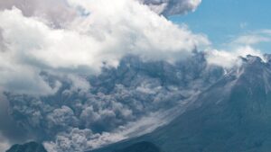 Τουλάχιστον 11 νεκροί από ηφαιστειακή έκρηξη στην Ινδονησία