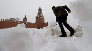 Οι θερμοκρασίες στη Σιβηρία έπεσαν στους -50 βαθμούς Κελσίου – Xιονοπτώσεις ρεκόρ στη Μόσχα