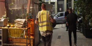 Δήμος Αθηναίων: Αυξήθηκε κατά 54% η απομάκρυνση παράνομων τραπεζοκαθισμάτων