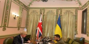 Μέγα λάθος ο τορπιλισμός της συμφωνίας ειρήνευσης στην Ουκρανία