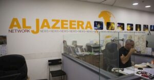 Ισραήλ: Έφοδος της αστυνομίας στο γραφείο του Al Jazeera μετά το «μαύρο» από τον Νετανιάχου