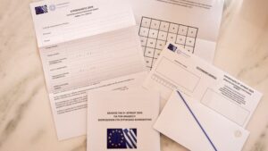 Σε εξέλιξη η αποστολή των φακέλων για την επιστολική ψήφο – Ποια είναι η διαδικασία