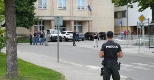 Ο πρωθυπουργός της Σλοβακίας ανέκτησε τις αισθήσεις του – Ποιος είναι ο φερόμενος ως δράστης της επίθεσης