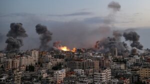 Βομβαρδισμοί και μάχες σ’ όλη τη Λωρίδα της Γάζας – Μαζική έξοδος από τη Ράφα