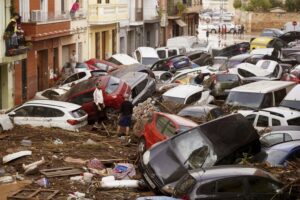 Ισπανία – Πλημμύρες: Τραγωδία με 62 νεκρούς – Εικόνες χάους σε Βαλένθια και άλλες περιοχές