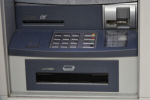 Χαλάνδρι: Άγνωστοι αφαίρεσαν ATM από σουπερμάρκετ