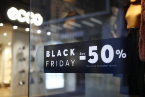 Black Friday: Πέντε κανόνες από την ΕΕΚΕ για να μην πέσουν θύματα “προσφορών” οι καταναλωτές