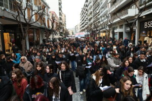 Θεσσαλονίκη: Σε εξέλιξη η πορεία διαμαρτυρίας φοιτητών και μαθητών για τα Τέμπη