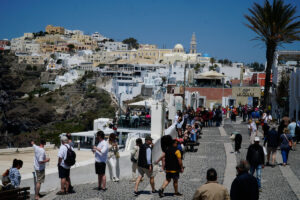 Σαντορίνη: Πέντε σεισμοί άνω των 4 Ρίχτερ σε μία ώρα – Χιλιάδες άνθρωποι έχουν αναχωρήσει από το νησί